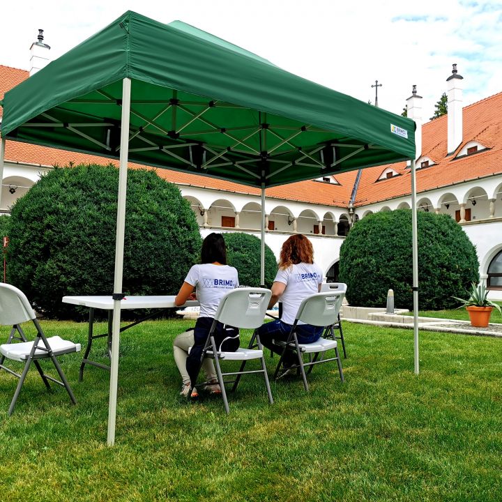 plastikowe składane krzesło